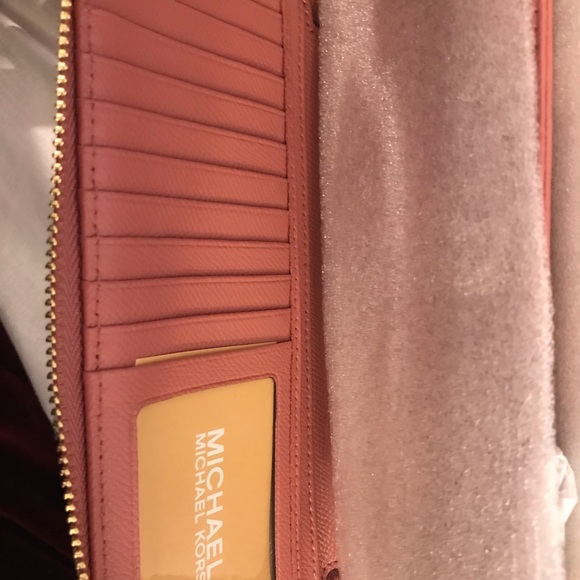 Michael Kors Crossgrain Continental Wristlet NWT - Picture 4 of 8